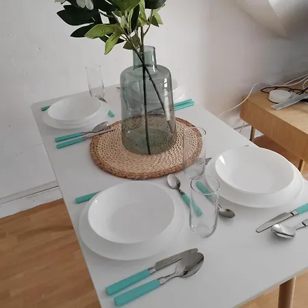 200 M - Rue Pietonne A 300 M - Jardin דירה