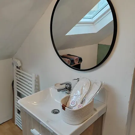 200 M - Rue Pietonne A 300 M - Jardin *